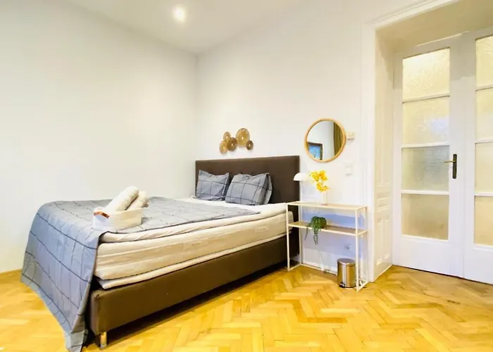 Comfortable 1br By Westbahnhof Apartment Vienna