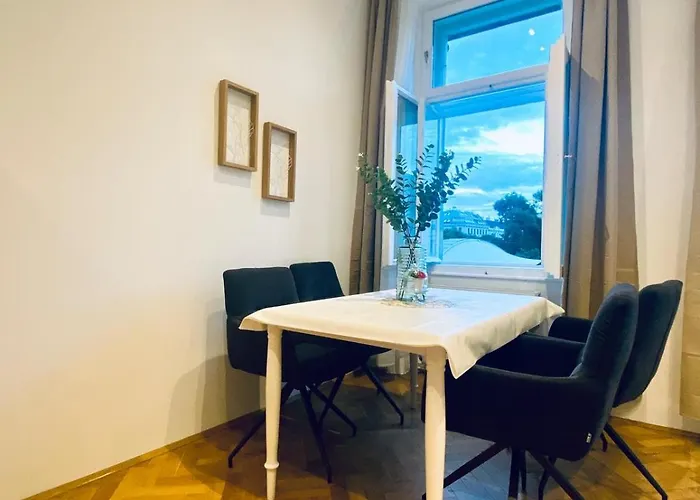 Comfortable 1br By Westbahnhof * Vienna